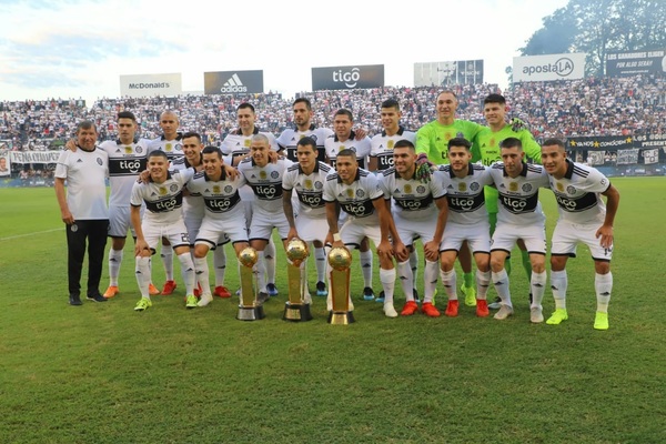 Tricampeón de punta a punta y de yapa invicto - ADN Paraguayo