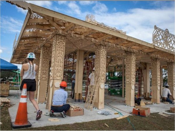 Escultura gigante en honor a víctimas de tiroteo en Florida arderá en llamas