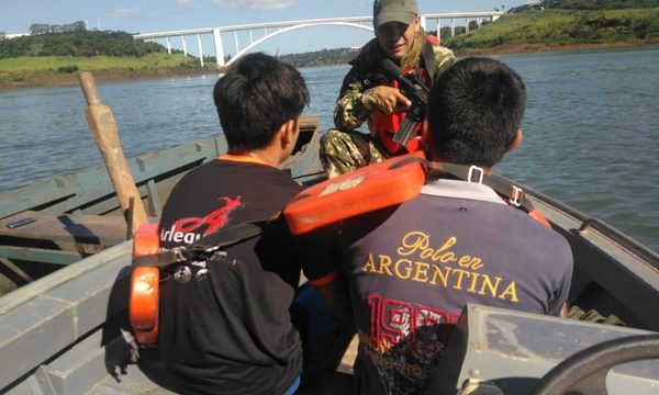 Menores transportan marihuana por el río Paraná