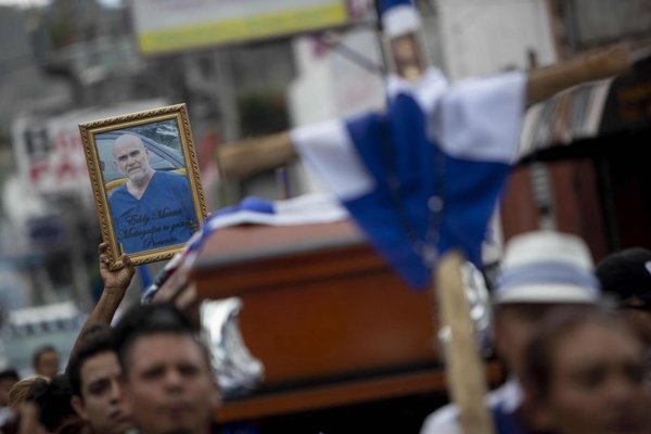Entierran a opositor en Nicaragua entre asedio de policías antimotines - Internacionales - ABC Color