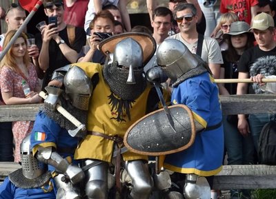 En Ucrania, los guerreros pelean con armadura - Fotos - ABC Color