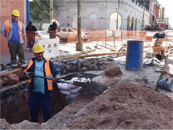 En un año, consorcio español avanzó solo 16% de obra cloacal
