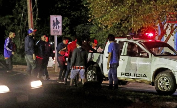 HOY / Conflicto entre barras de Cerro: hincha muere baleado antes del partido