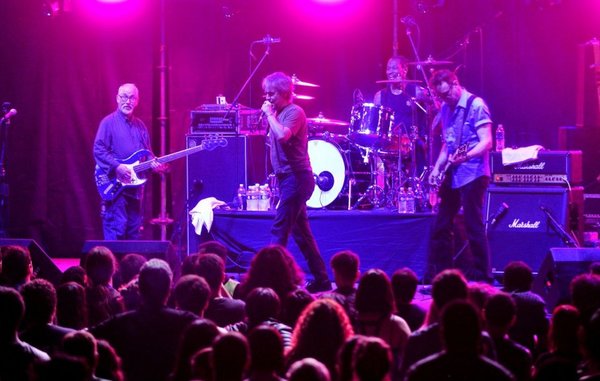 Dead Kennedys gobierna con energía en la Ciudad Punk - Edicion Impresa - ABC Color