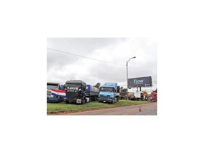 Gremio camionero urge modificar ley para ejercer control