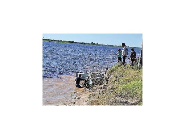Nativos pierden sus canoas tras el paso de remolcadores