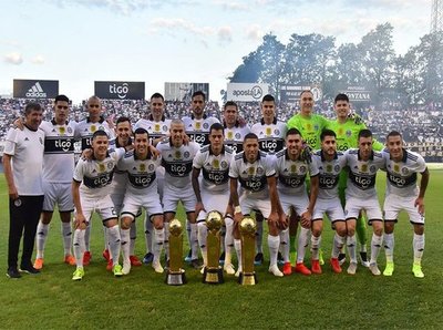 Olimpia completa celebración del título con el invicto