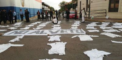 “Batas blancas” por la jubilación de médicos