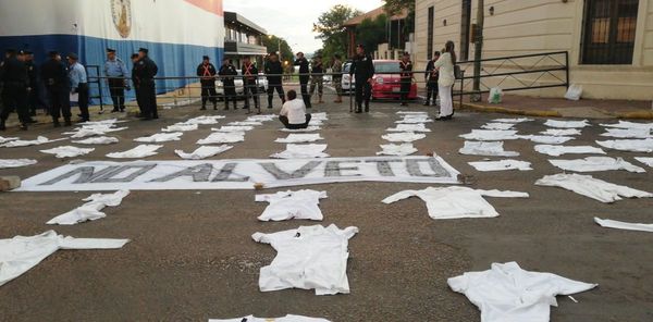 “Batas blancas” por la jubilación de médicos