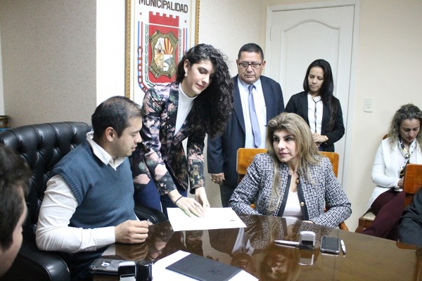 Perla Rodríguez envió proyecto a la Junta para crear más cargos con sueldos altos