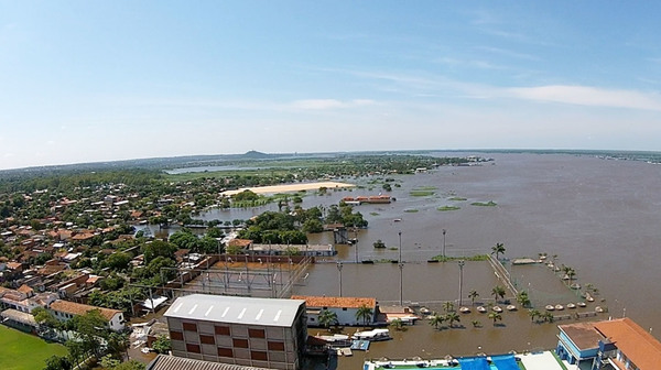 En Asunción, el nivel del agua está cerca del desastre