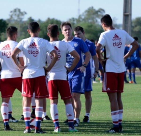 16 juveniles integran el sparring de la Albirroja para entrenamientos en Ypané - ADN Paraguayo