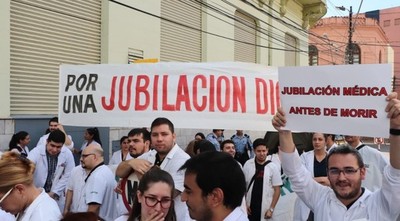 Gremio Médico espera decisión del Ejecutivo sobre Ley de Jubilación - .::RADIO NACIONAL::.
