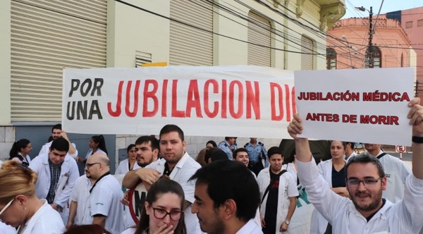 Gremio Médico espera decisión del Ejecutivo sobre Ley de Jubilación - .::RADIO NACIONAL::.