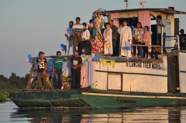 Procesión náutica a María Auxiliadora en Fuerte Olimpo - Nacionales - ABC Color