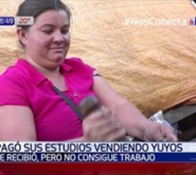 Vendiendo yuyos, joven madre logró título universitario - Paraguay.com