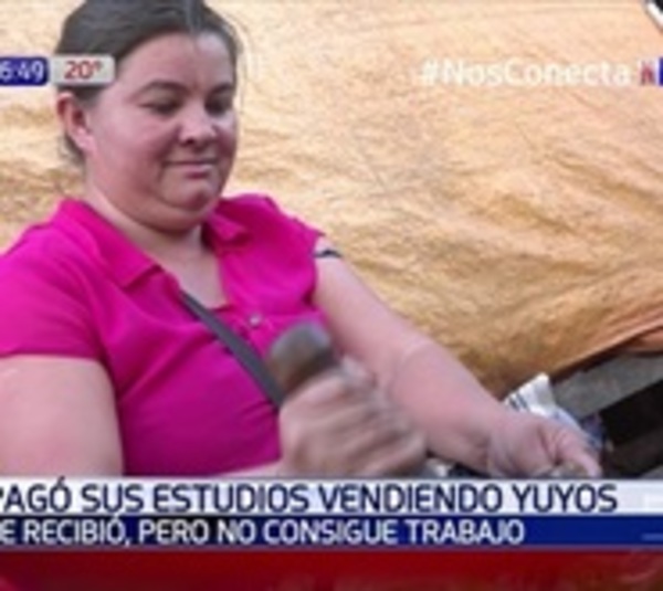 Vendiendo yuyos, joven madre logró título universitario - Paraguay.com
