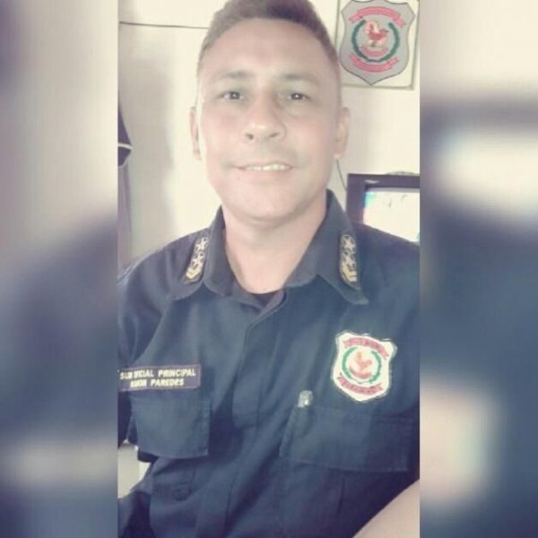 Mujer furiosa destroza subcomisaría en zona del EPP - Nacionales - ABC Color