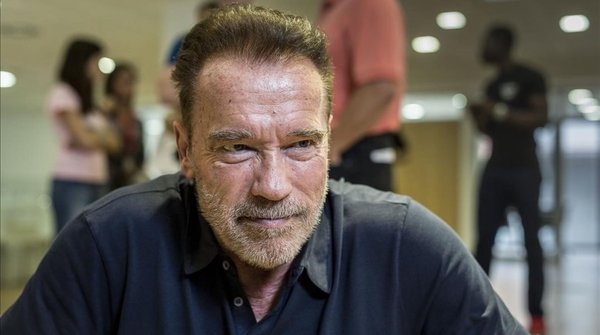 Atacan por la espalda a Arnold Schwarzenegger - ADN Paraguayo