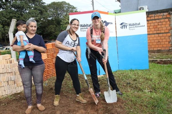 Las mujeres construyen para destacar coraje y voluntad