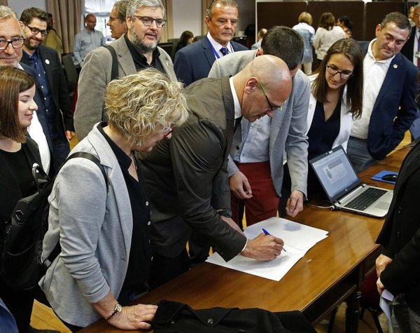 España estrenará el Parlamento más femenino y renovado de su historia - Internacionales - ABC Color