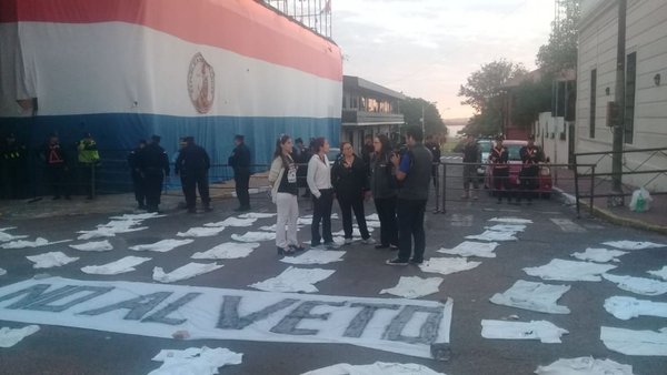 Piden a Abdo no vetar jubilación de médicos - 730am - ABC Color