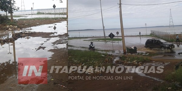 VECINOS DEL B° SAGRADA FAMILIA EXIGEN UNA SOLUCIÓN A LAS INUNDACIONES