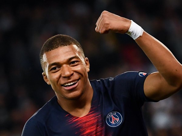 PSG asegura que Mbappé seguirá en el equipo