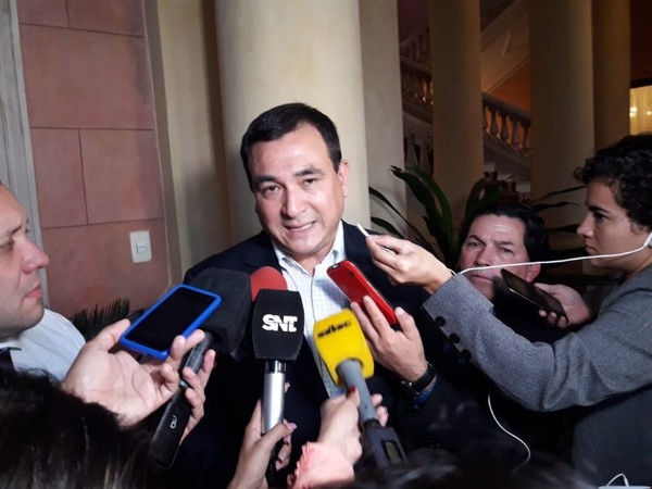'La jubilación para médicos debe ser promulgada', opina asesor del gremio de médicos - Radio 1000 AM