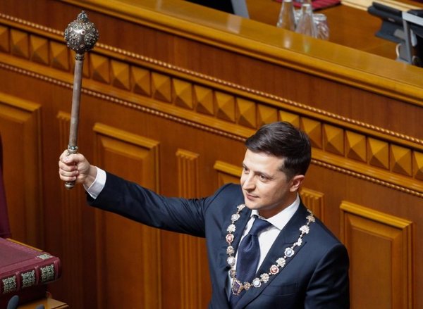 Presidente de Ucrania jura su cargo y anuncia disolución del Parlamento - Internacionales - ABC Color