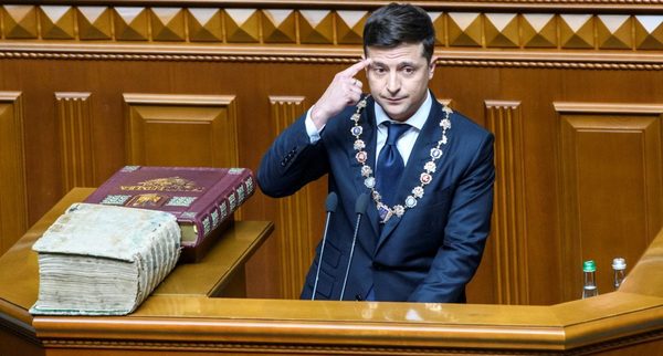 Zelenski asumió la presidencia y disolvió el Parlamento en Ucrania - ADN Paraguayo
