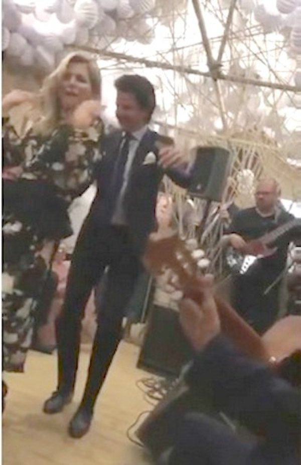 Prohíben mostrar baile de la reina