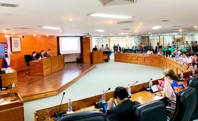 Cantidad de auxiliares en la Junta dobla el número de PMT en Asunción - Edicion Impresa - ABC Color