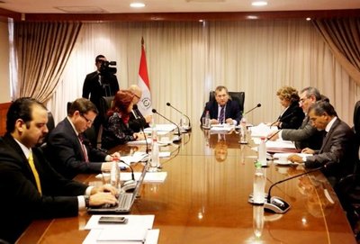 Escaramuzas entre ministros por el caso de contratados - Edicion Impresa - ABC Color