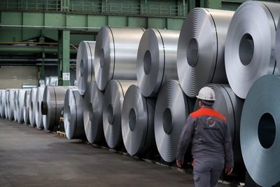 Comercio detiene el repunte del petróleo
