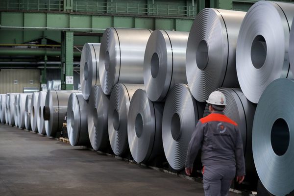 Comercio detiene el repunte del petróleo