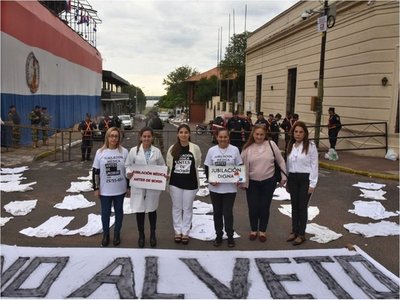 Médicos anuncian huelga  si se  veta la ley   de jubilación