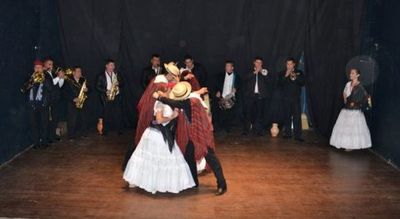 Asaje rire con la banda y el ballet - Espectaculos - ABC Color
