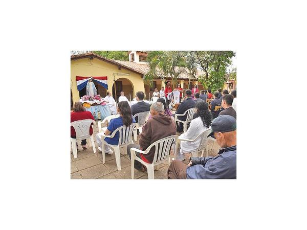Con música y rezo comparten con pacientes del Neurosiquiátrico