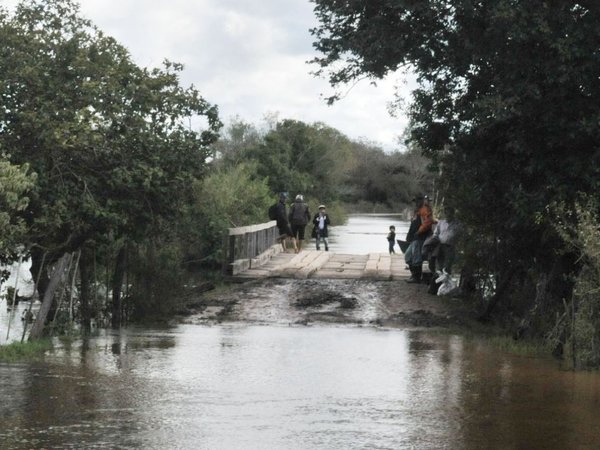 Caminos destrozados e intransitables tras lluvias en varios departamentos