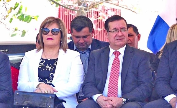 HOY / Ni su casa justifica Cuevas con 5 años de sueldo como gobernador