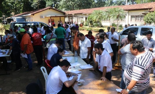 HOY / En tres meses ‘rifaron’ comuna esteña: no hay plata y habrá despidos masivos
