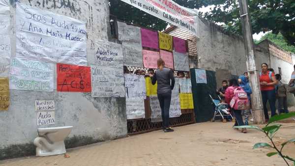 Estudiantes del Colegio Roberto L. Petit amenazan con encadenarse » Ñanduti