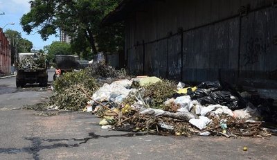 Calles de Asunción se inundan de miniverterderos
