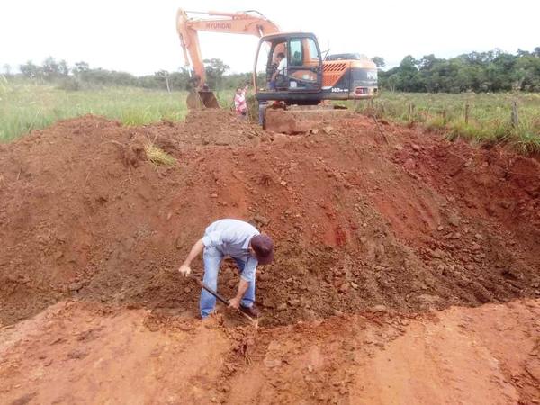 Buscan rehabilitar varios caminos vecinales en diferentes puntos - ADN Paraguayo