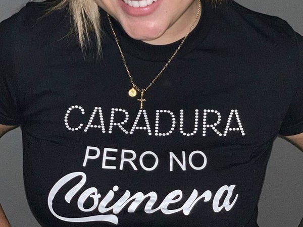 La "caradura" ya tiene remeras con su frase