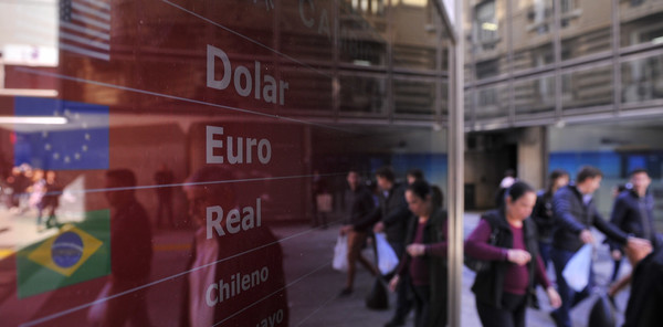 Argentina: El dólar abrió en alza y baja el riesgo país - ADN Paraguayo