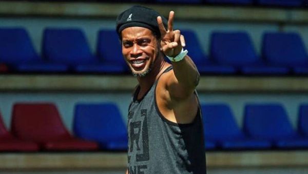 Ahora sí, el astro Ronaldinho viene a Paraguay