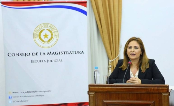 HOY / Lorena Segovia es elegida como nueva Defensora Pública