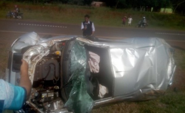 Esquivó a motociclista y terminó volcando